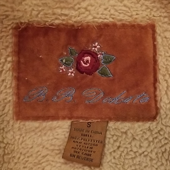 Teddy Vest with Hood 🐻 - Picture 6 of 7